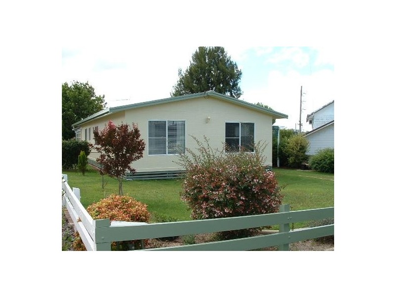 22 Everett Street, Uralla NSW 2358