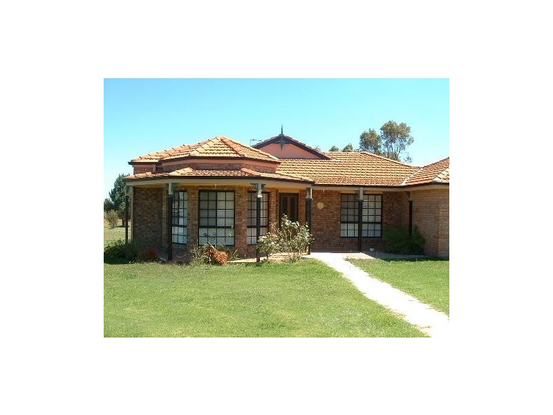 3 Roman Street, Uralla NSW 2358