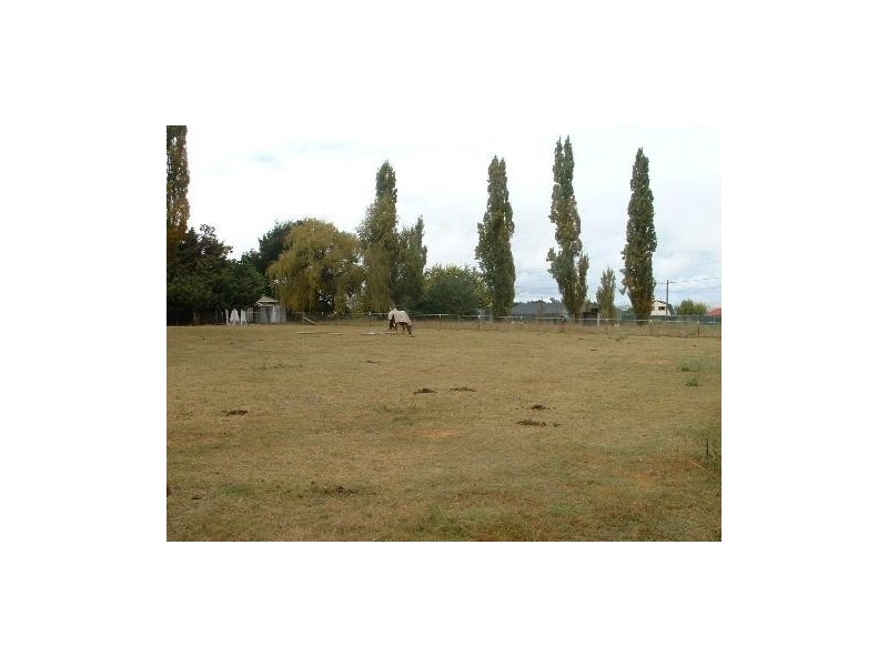 11 McMahon Street, Uralla NSW 2358