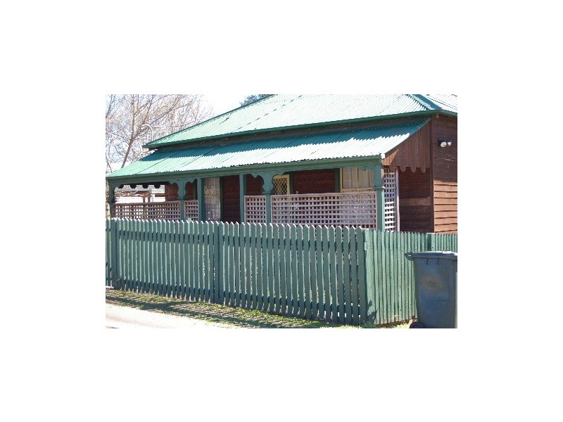 8 McKenzie Street, Uralla NSW 2358