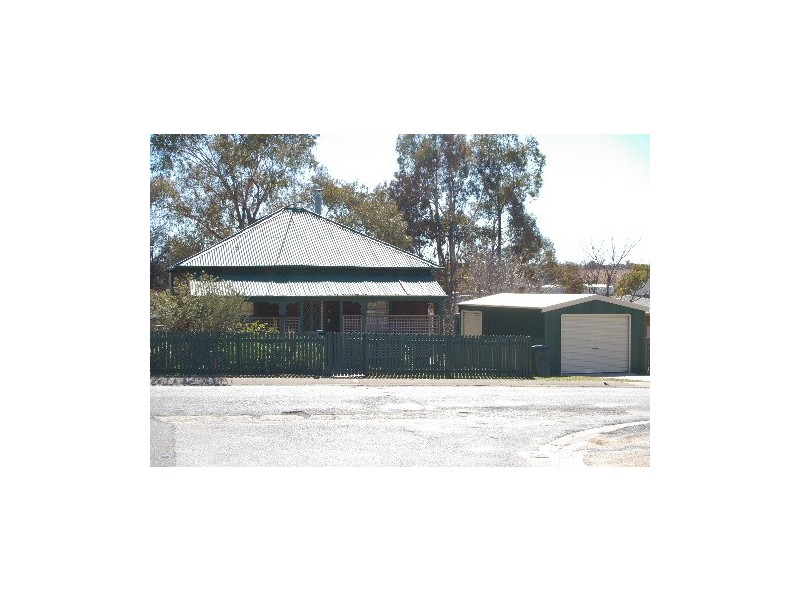 8 McKenzie Street, Uralla NSW 2358