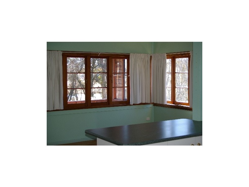 8 McKenzie Street, Uralla NSW 2358