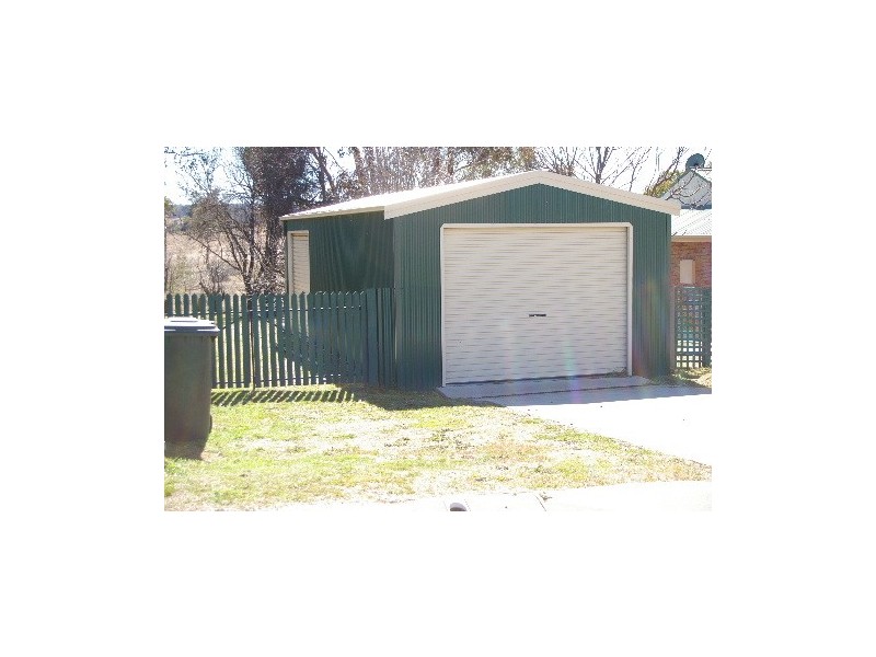 8 McKenzie Street, Uralla NSW 2358
