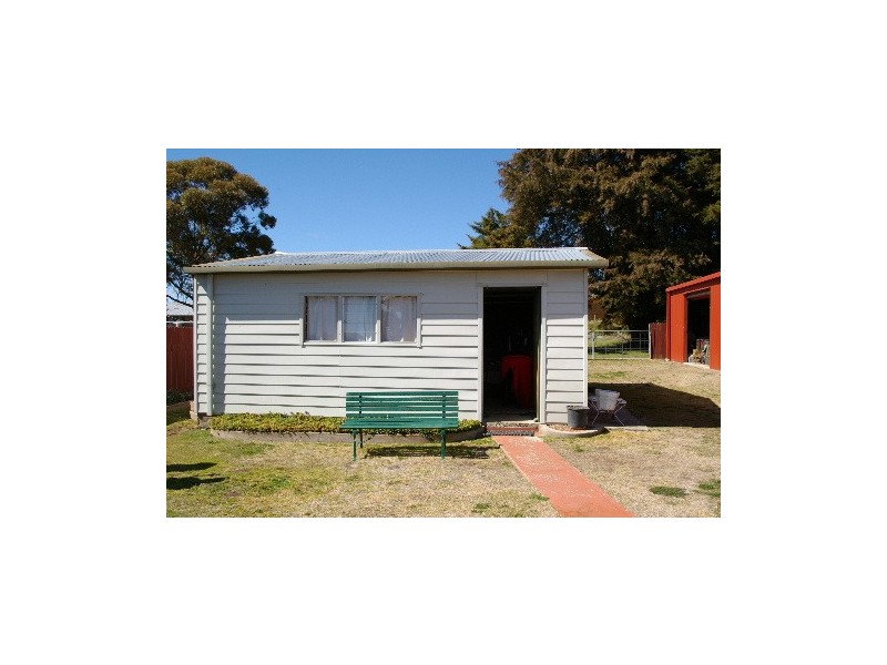 11 McMahon Street, Uralla NSW 2358
