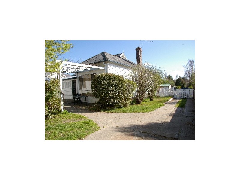 27 Hill Street, Uralla NSW 2358