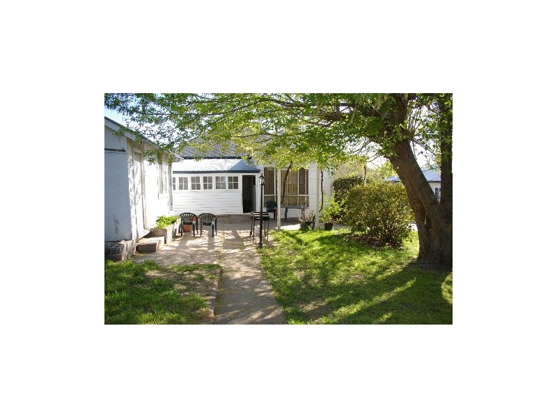 27 Hill Street, Uralla NSW 2358