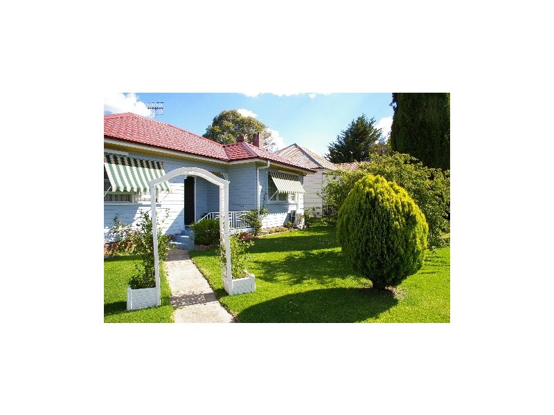122 Bridge Street, Uralla NSW 2358