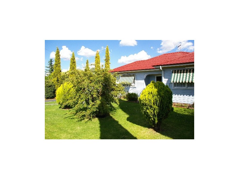 122 Bridge Street, Uralla NSW 2358
