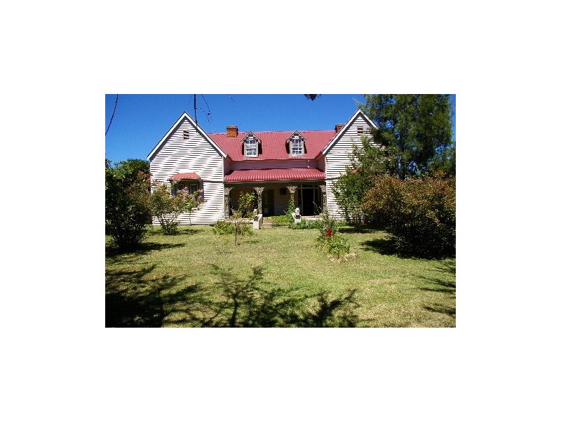 18 Salisbury Street, Uralla NSW 2358