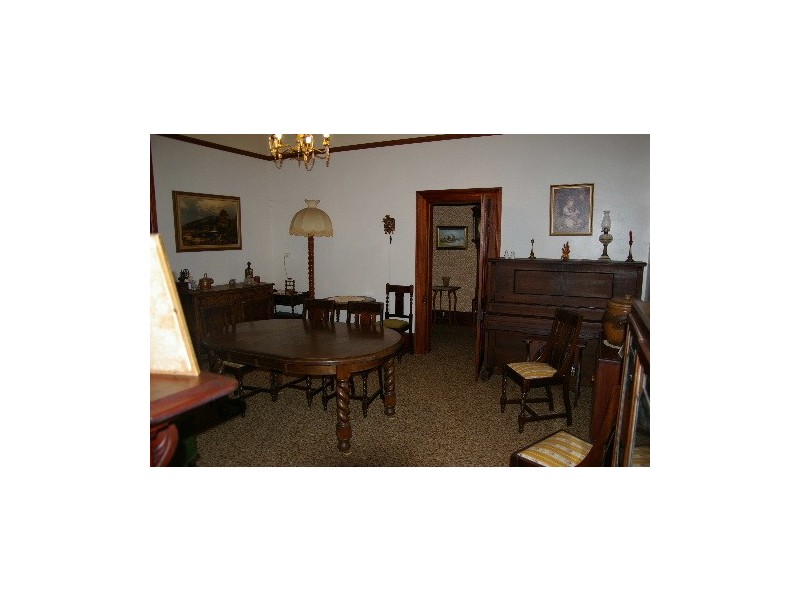 18 Salisbury Street, Uralla NSW 2358