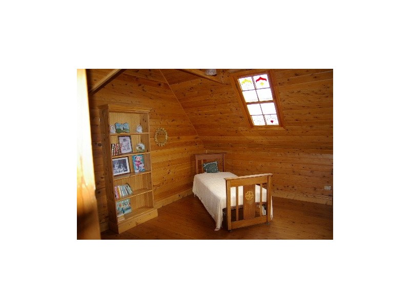 18 Salisbury Street, Uralla NSW 2358