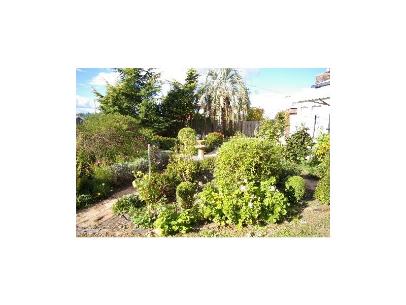 140 Bridge Street, Uralla NSW 2358