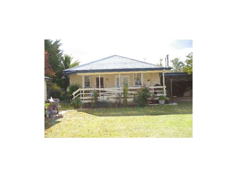 140 Bridge Street, Uralla NSW 2358