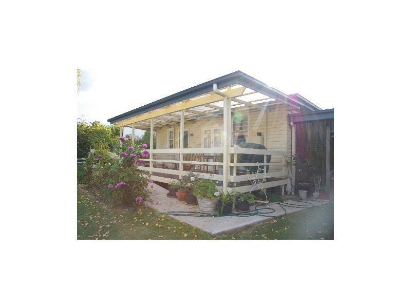 140 Bridge Street, Uralla NSW 2358