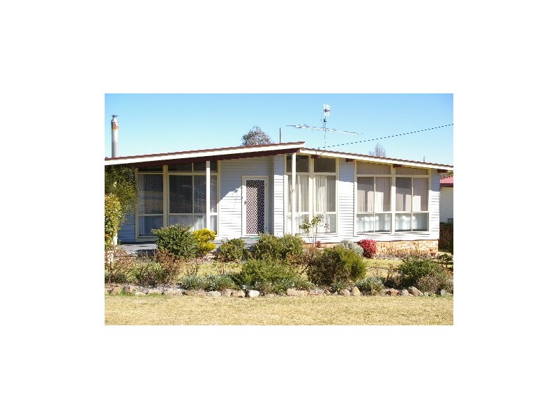 6 Salisbury Street, Uralla NSW 2358