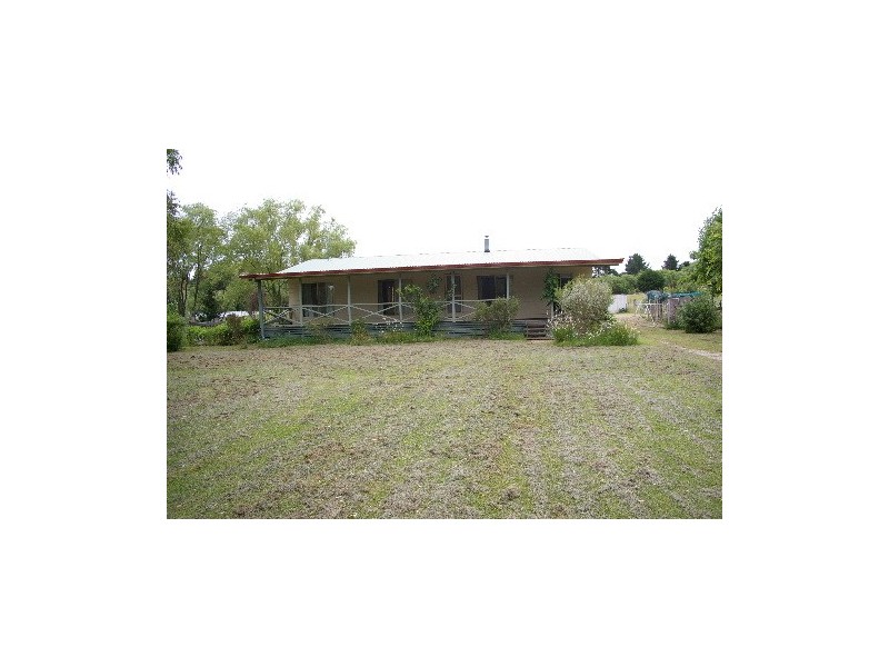 18 East Street, Uralla NSW 2358