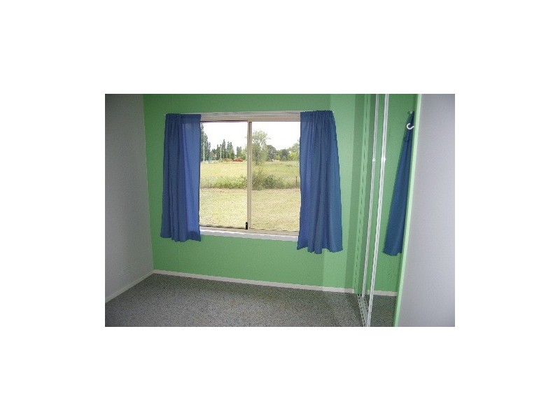 18 East Street, Uralla NSW 2358