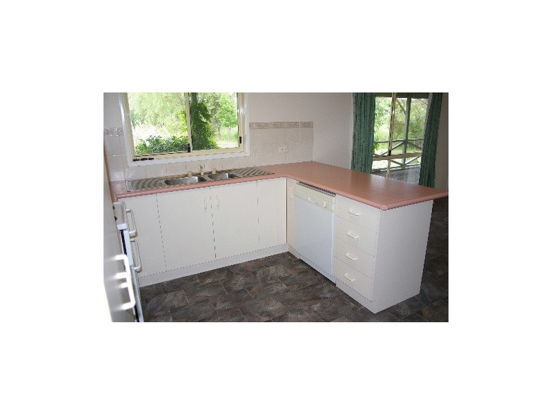 18 East Street, Uralla NSW 2358