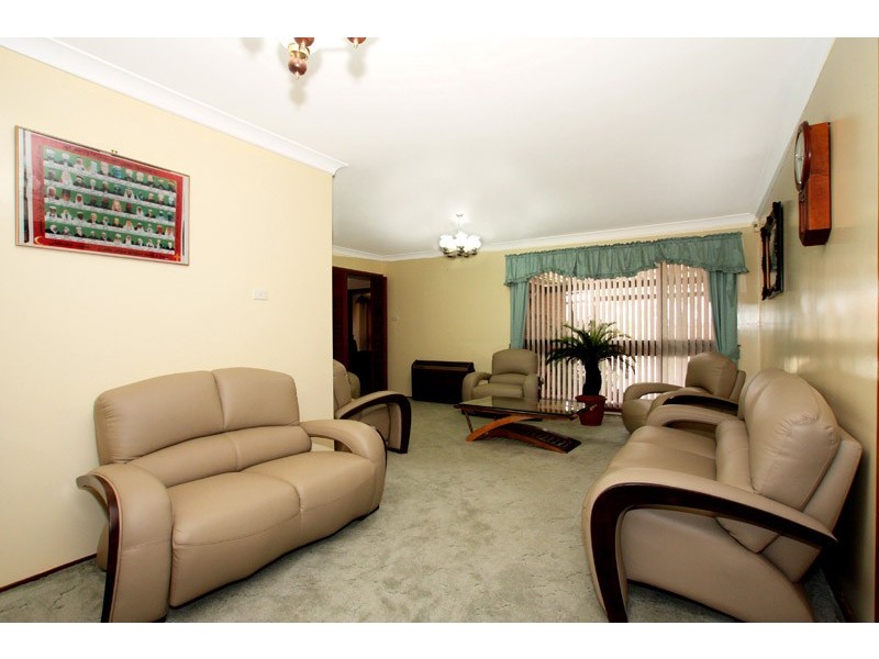 13 Goroka St, Glenfield NSW 2167