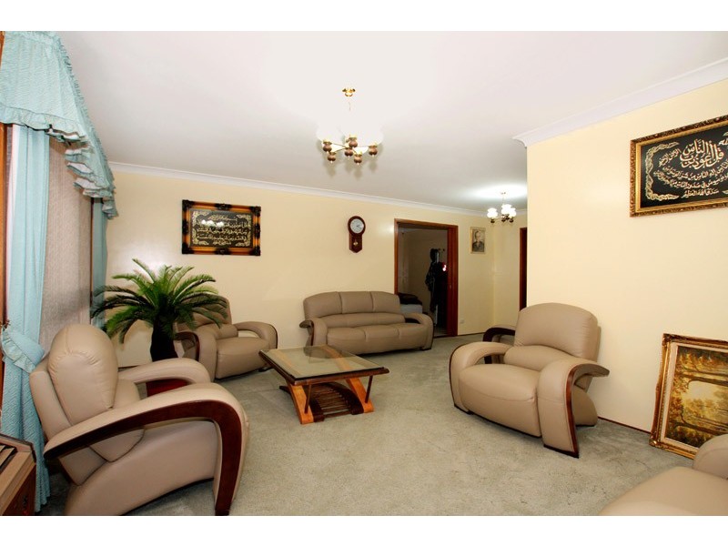13 Goroka St, Glenfield NSW 2167