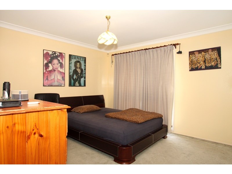 13 Goroka St, Glenfield NSW 2167