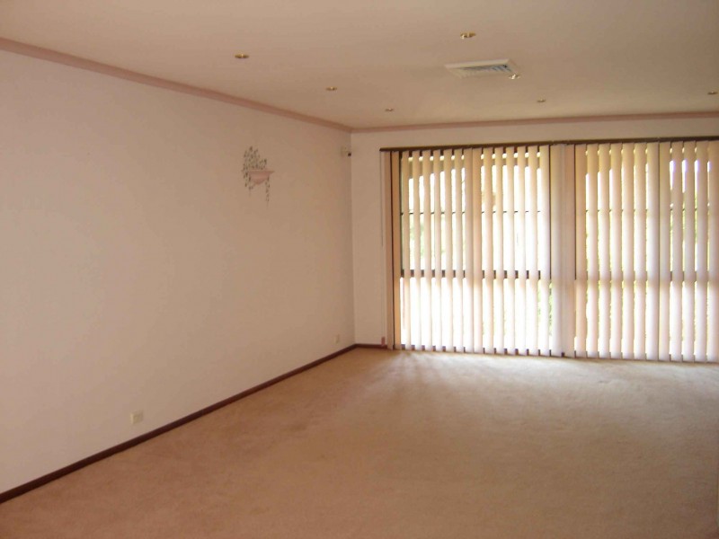 32 Fergusson St, Glenfield NSW 2167