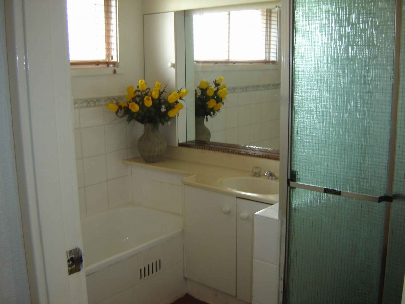 72 Trobriand Cres, Glenfield NSW 2167