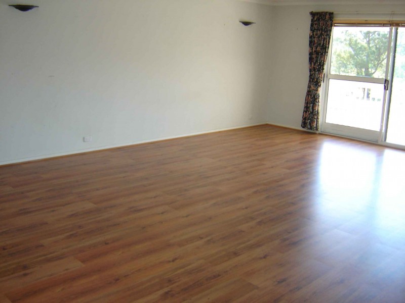 72 Trobriand Cres, Glenfield NSW 2167