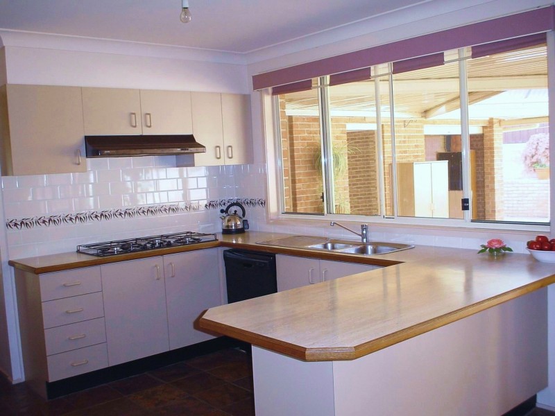 13 Marsanne Pl, Eschol Park NSW 2558
