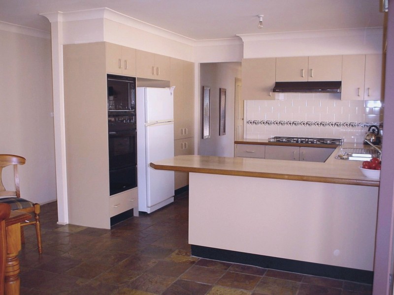 13 Marsanne Pl, Eschol Park NSW 2558