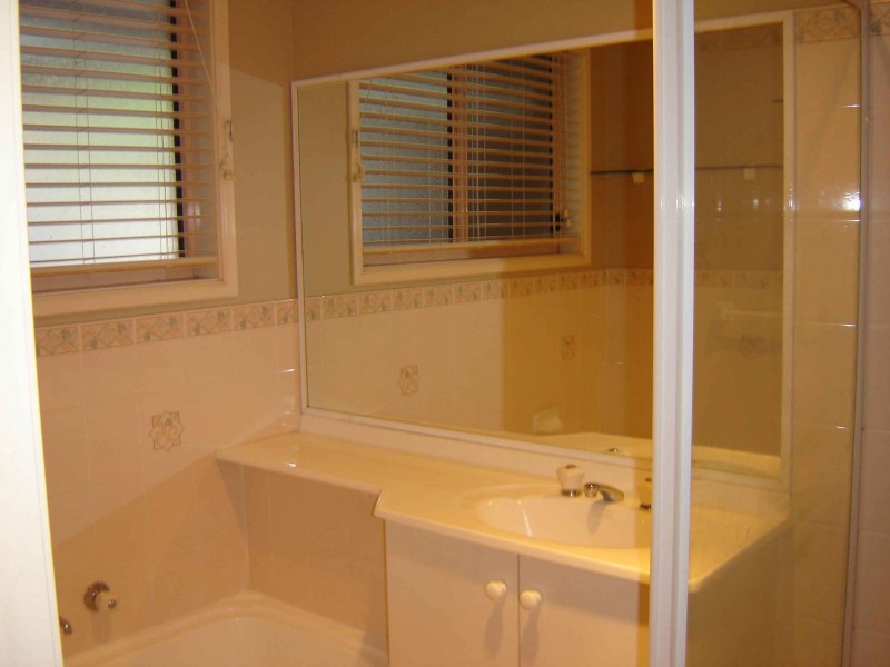 35 Mary St, Macquarie Fields NSW 2564