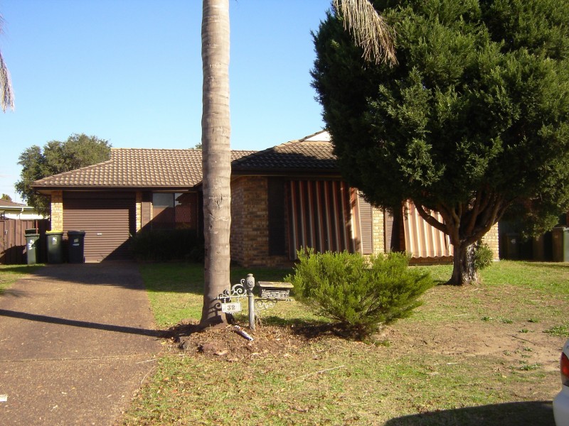 32 Adrian St, Macquarie Fields NSW 2564