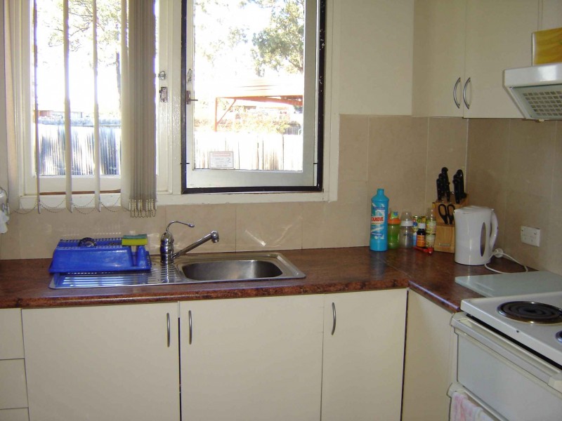 33 Blackwood Cres, Macquarie Fields NSW 2564