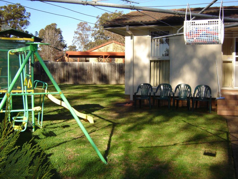 33 Blackwood Cres, Macquarie Fields NSW 2564