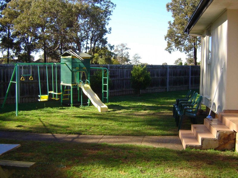 33 Blackwood Cres, Macquarie Fields NSW 2564