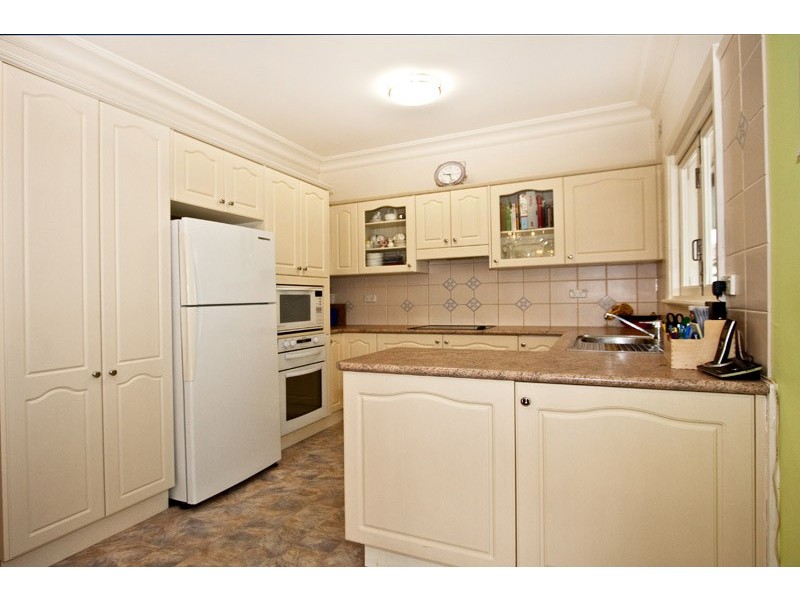 2 Cyprus St, Macquarie Fields NSW 2564