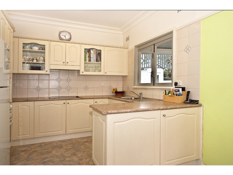 2 Cyprus St, Macquarie Fields NSW 2564