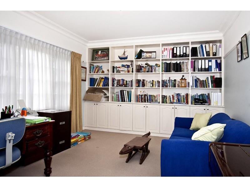 2 Cyprus St, Macquarie Fields NSW 2564