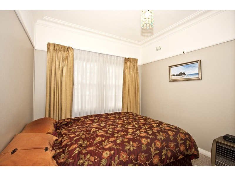 2 Cyprus St, Macquarie Fields NSW 2564