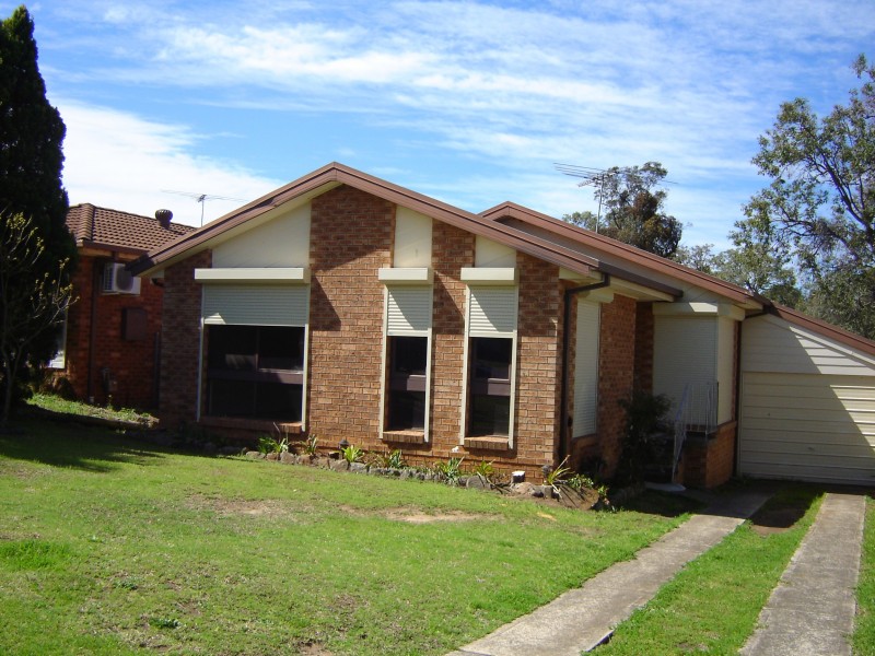 7 Madang Pl, Glenfield NSW 2167