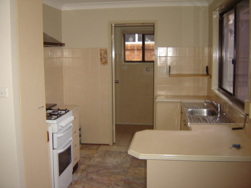 7 Madang Pl, Glenfield NSW 2167