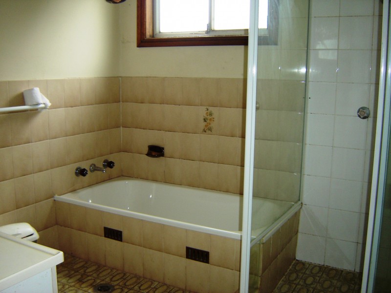 1/6 Bensley Rd, Macquarie Fields NSW 2564