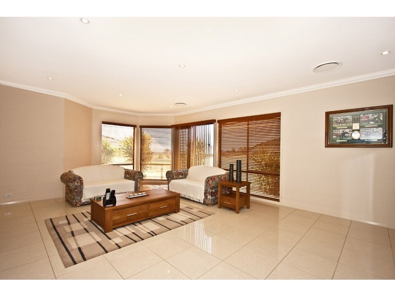 15 Persoonia Cl, Mount Annan NSW 2567