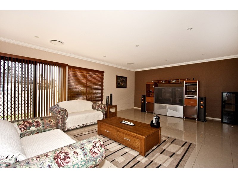 15 Persoonia Cl, Mount Annan NSW 2567