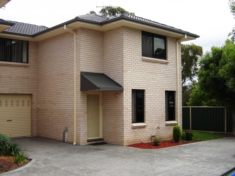 5/2 Baldwin Ave, Glenfield NSW 2167