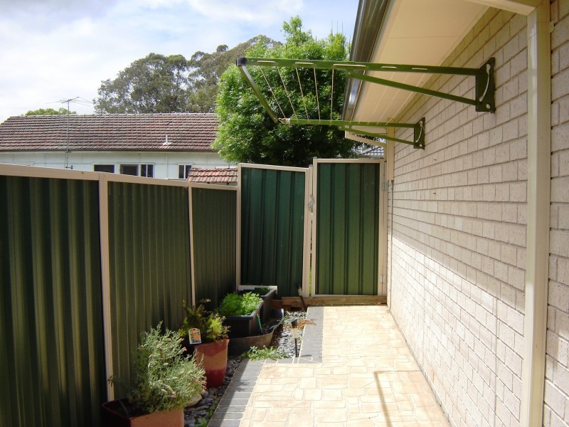 5/2 Baldwin Ave, Glenfield NSW 2167