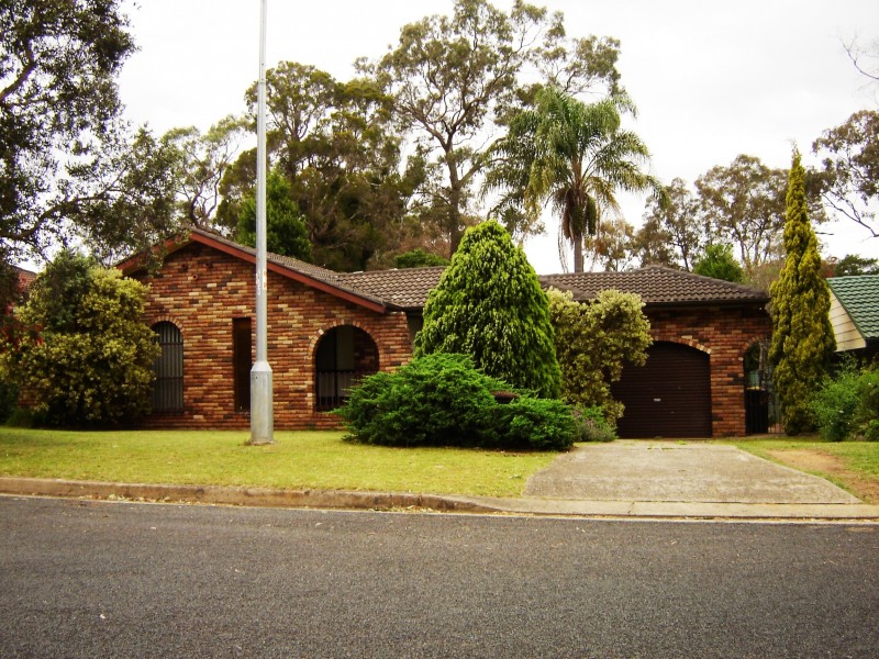 9 Calvados St, Glenfield NSW 2167