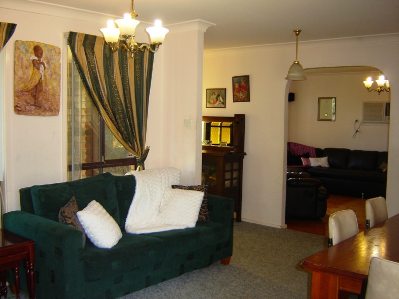 9 Calvados St, Glenfield NSW 2167
