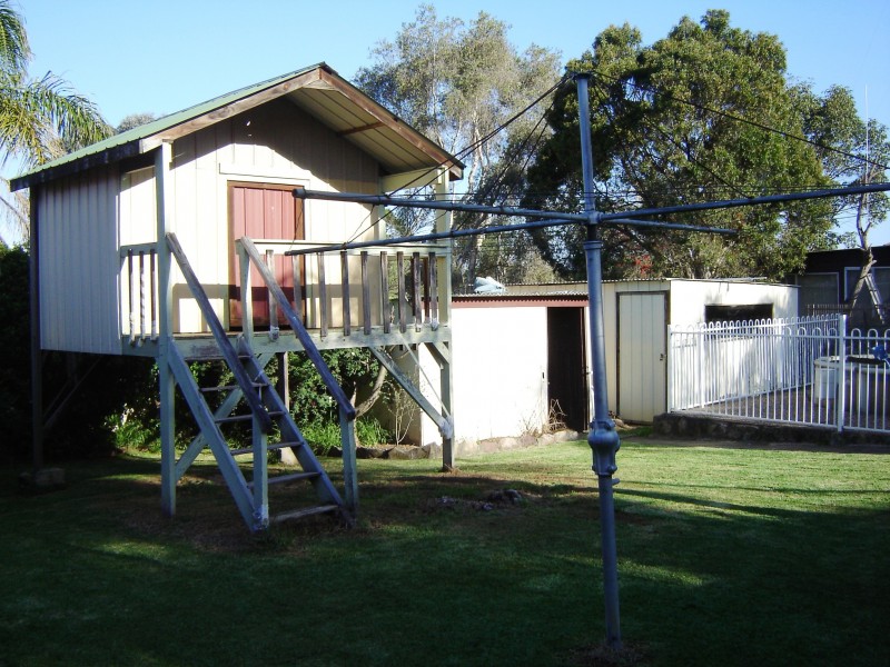 23 Harrow Rd, Glenfield NSW 2167