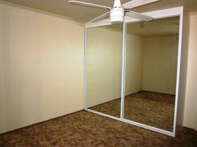 23 Harrow Rd, Glenfield NSW 2167